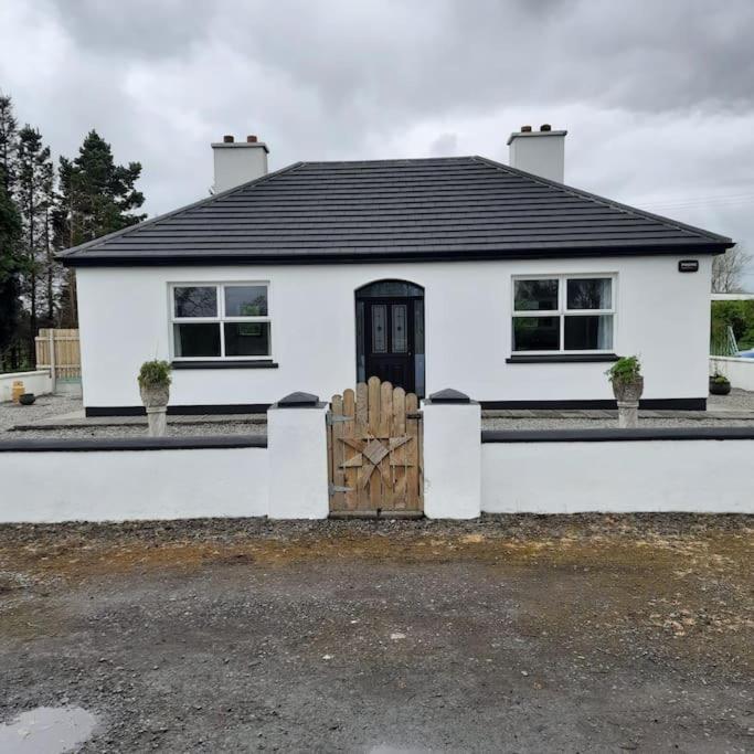 Cheerful Three Bedroom Country Cottage Ballina  Exterior photo